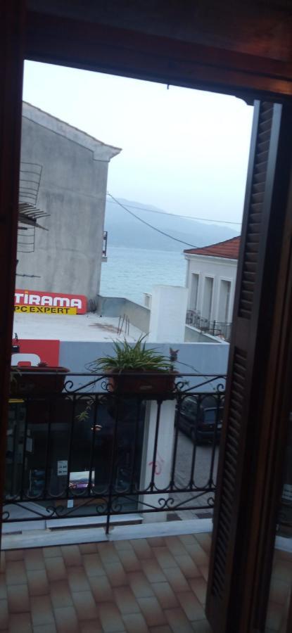 Evi'S Apartment Nafpaktos Luaran gambar